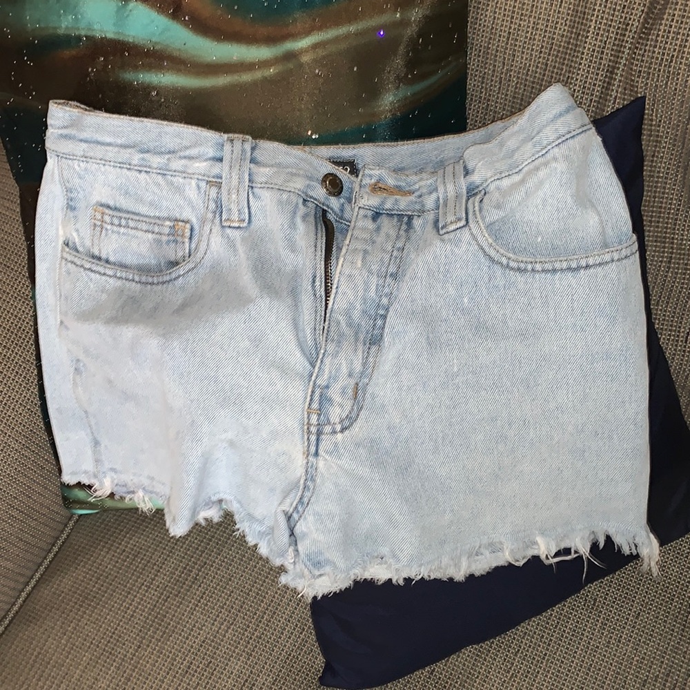 Bugle Boy Jeans 752 White Wash Distressed Shorts